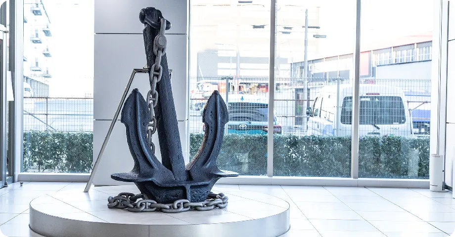 An indoor area where anchor objects are on display.