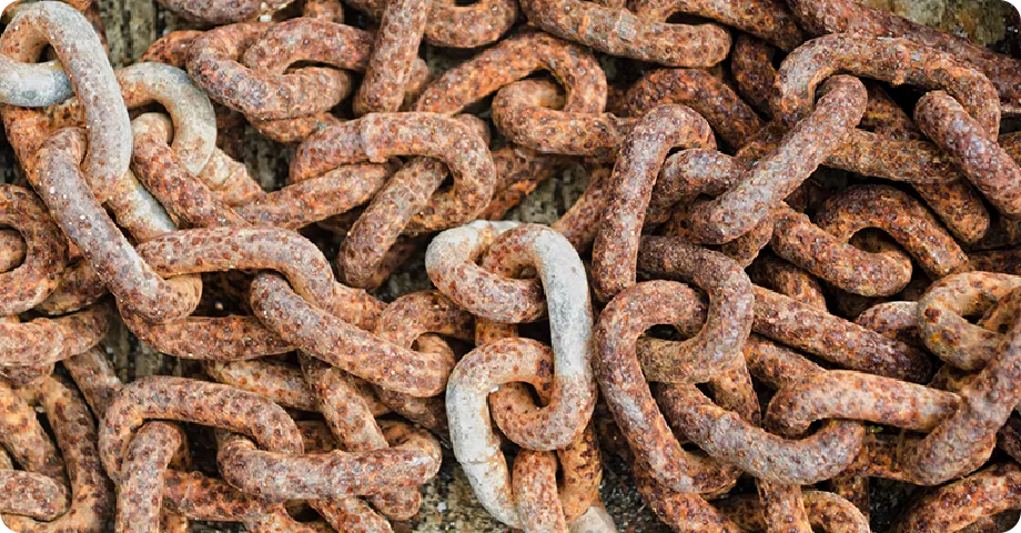 錆びた鎖のクローズアップ画像。