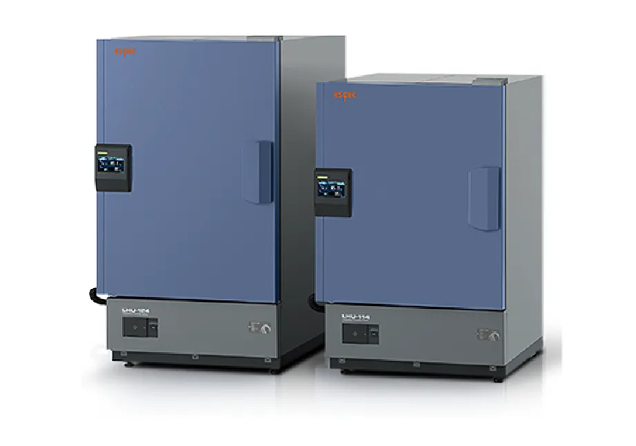 業務用オーブンまたはインキュベータの画像。